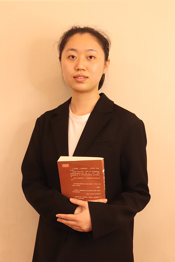 西乡梁艺 本科学历，优秀班主任