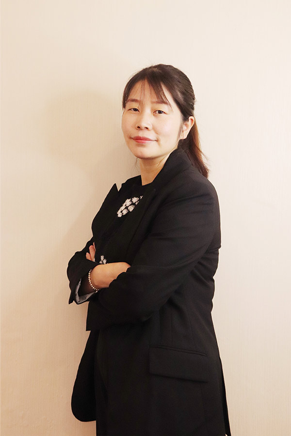 西乡吕瑶 本科学历,毕业于陕西师范大学
