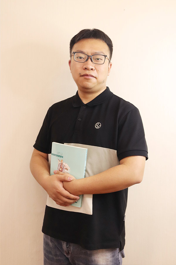西乡杨斌 本科学历，毕业于西安航空学院