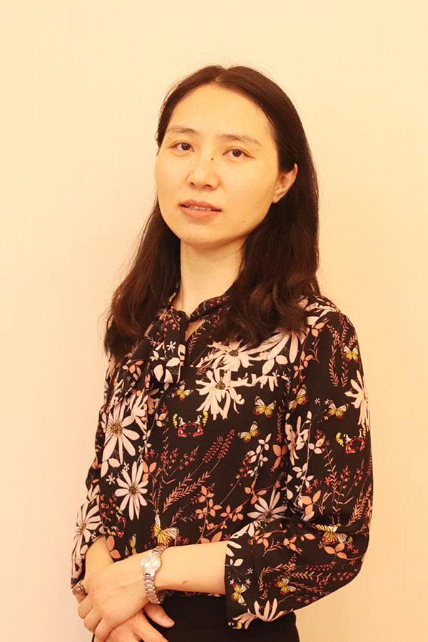 西乡王晓娜 研究生学历,毕业于华南师范大学